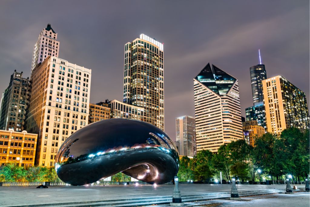 The famous Bean in Chicago, a must see attraction along your road trip around Lake Michigan